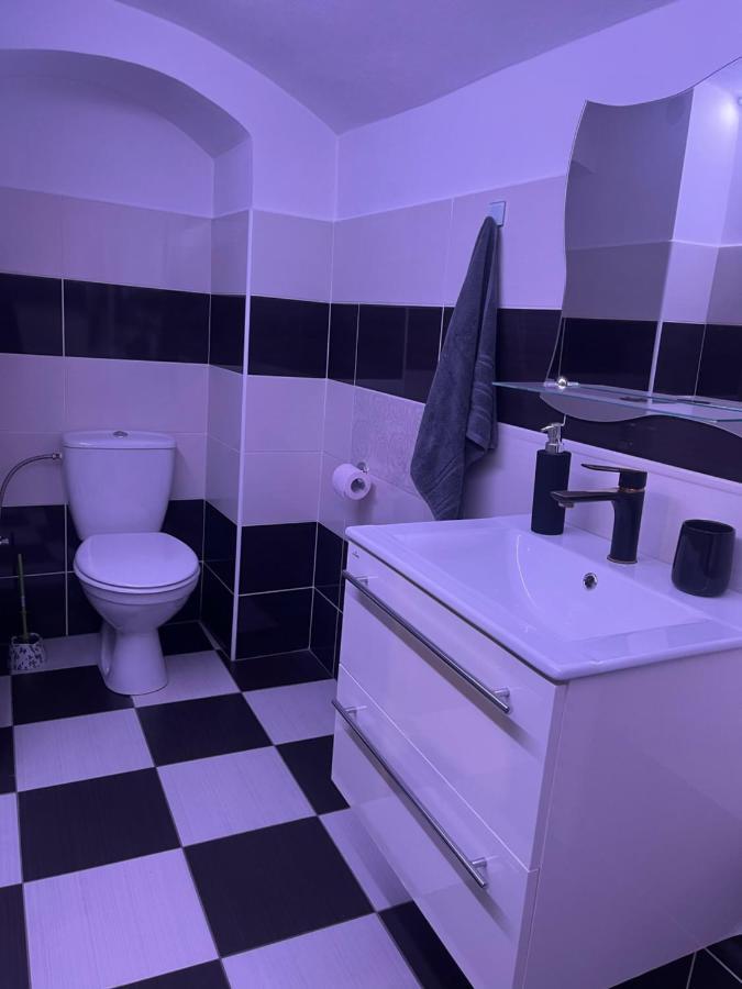 Apartman V Rodinnem Dome Jaromer Exterior photo